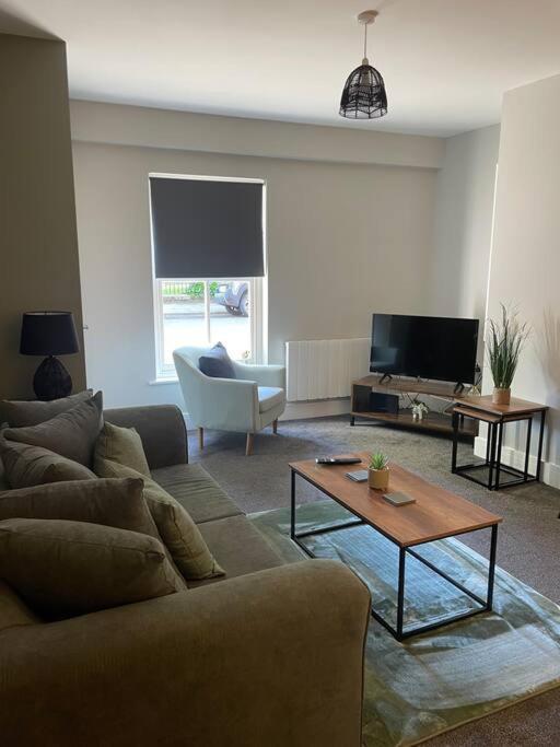 Poplar House-2Bedroom House In Town Centre With Free Parking By Shortstays4U 金斯林 外观 照片