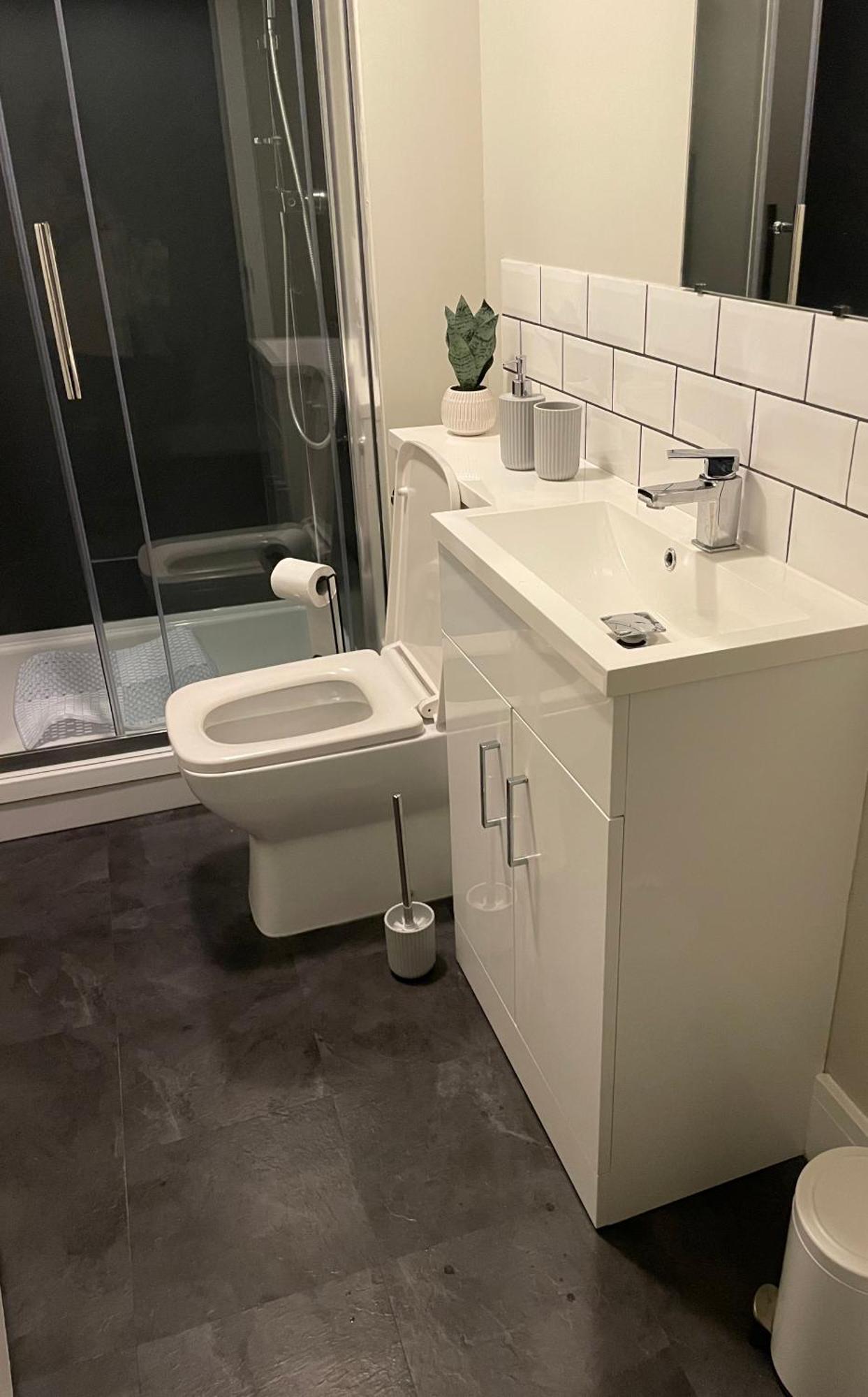 Poplar House-2Bedroom House In Town Centre With Free Parking By Shortstays4U 金斯林 外观 照片